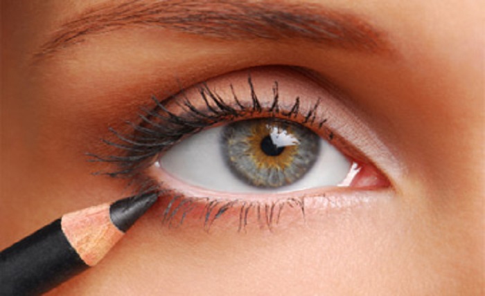 Expert Tips on Making Your Eyes Stand Out with Makeup